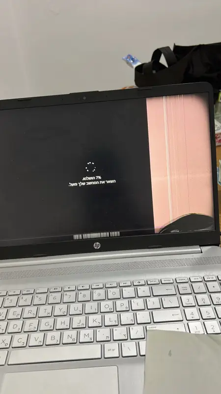 HP עם חצי מסך ורוד — המסך הוחלף