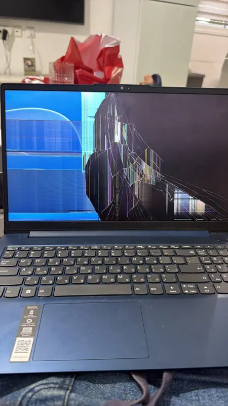 Lenovo IdeaPad עם מסך סדוק — המסך הוחלף